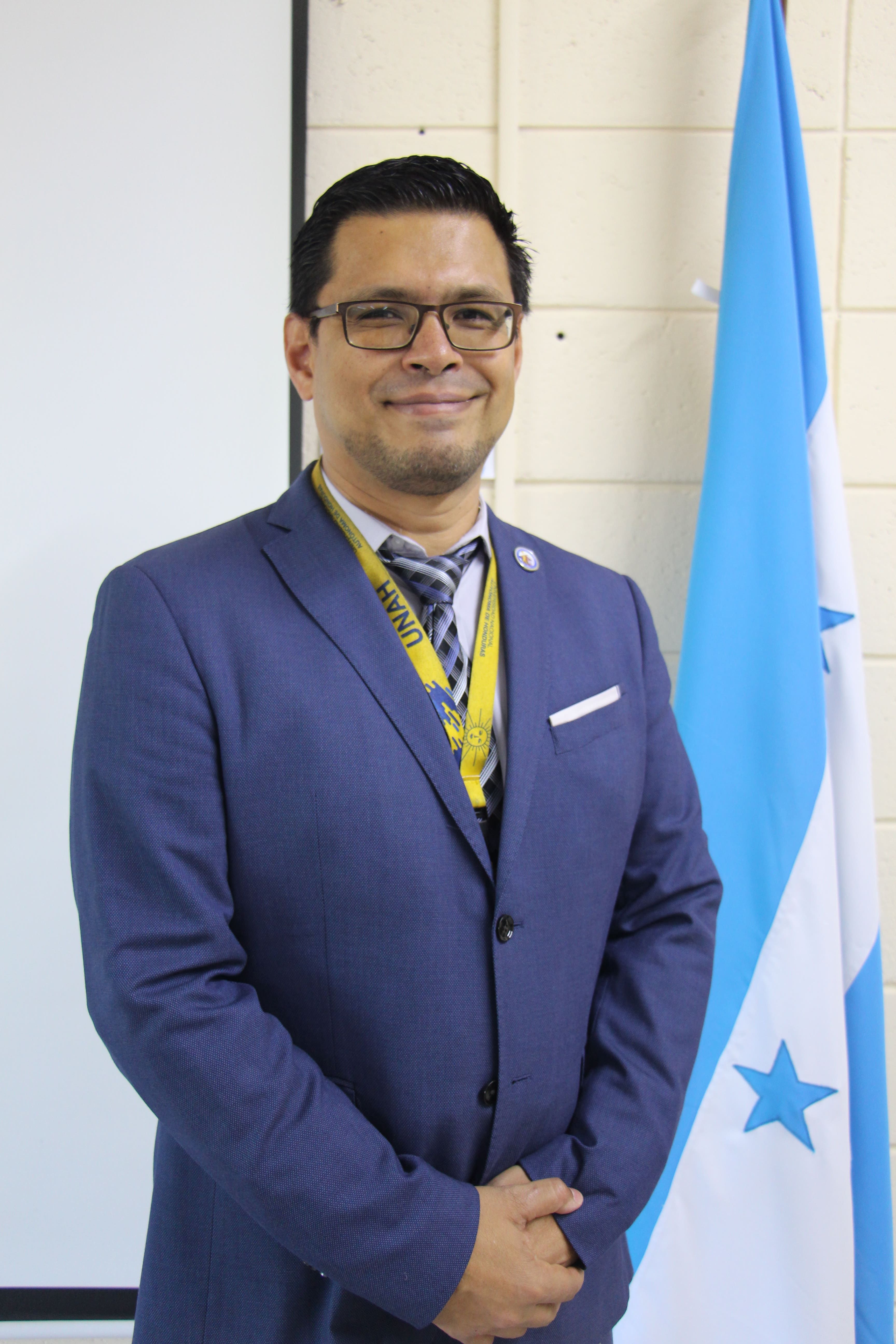 Coordinador de Posgrados Elías Leonardo García Urquía